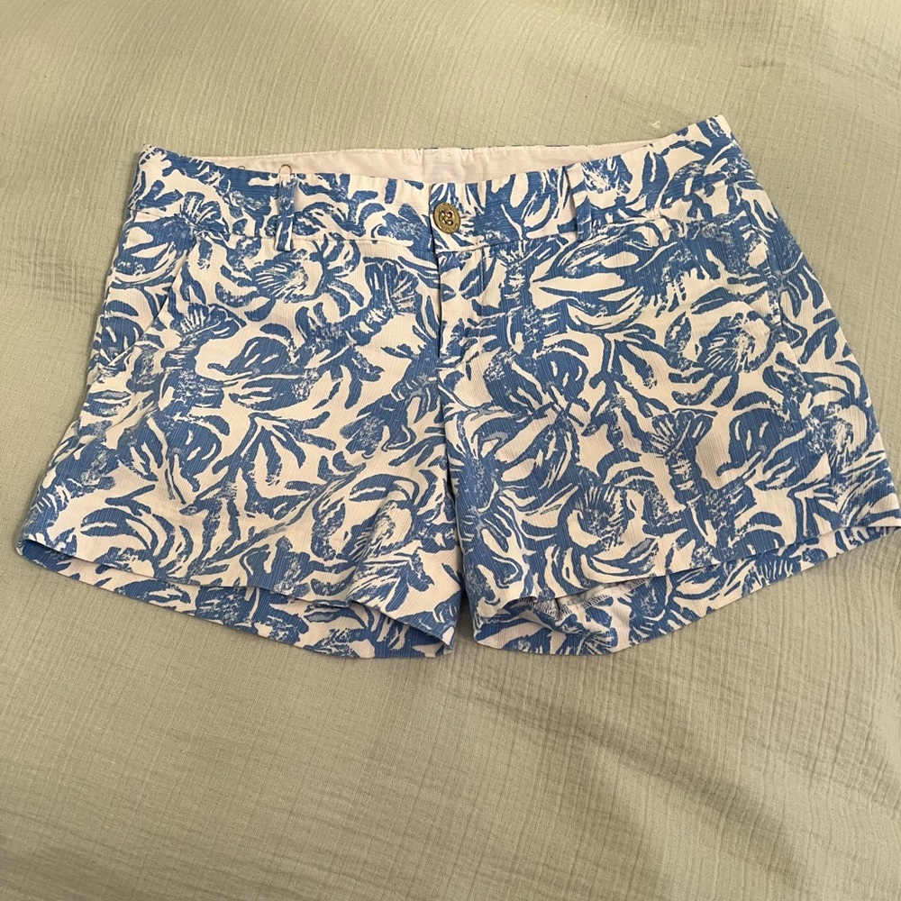 Lilly Pulitzer “On a Roll” Callahan 5” short. Size 4.  SHIPS FREE THRU MAY 7!